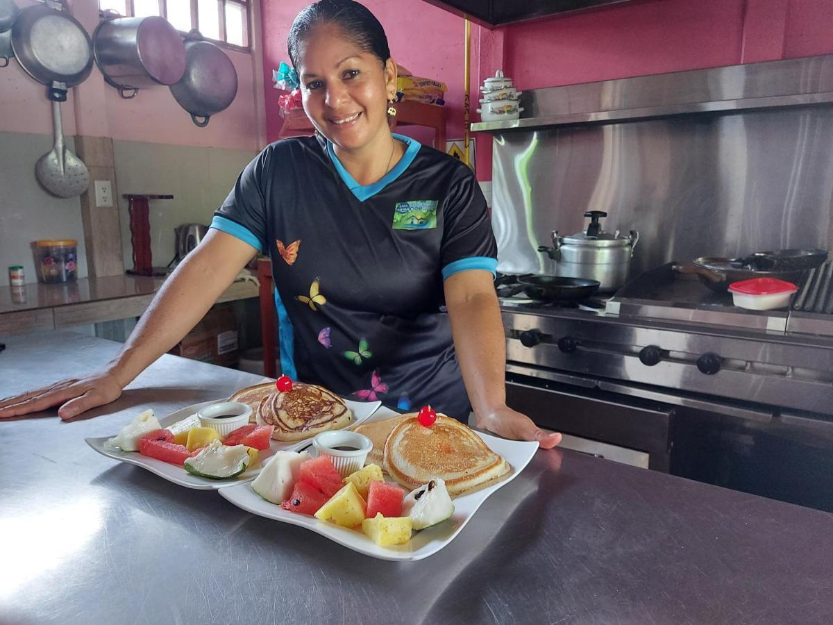 Gitana Corcovado, Y Tour Operador Hotel Drakes Bay